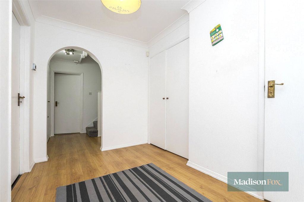 Property photo 2 of 24 Picture No. 27