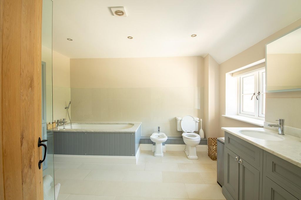 Additional image 12 of 5 bed farmhouse for saleLong Lane, Shaw, Newbury, Berkshire RG14