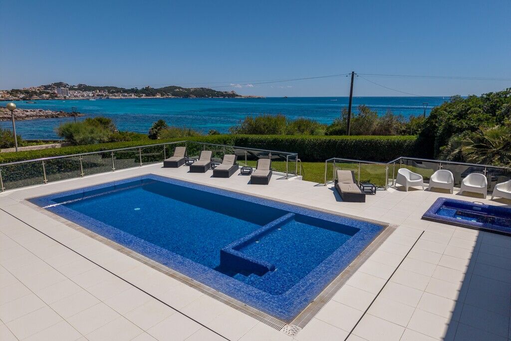 Property photo 2 of 20 Pool View