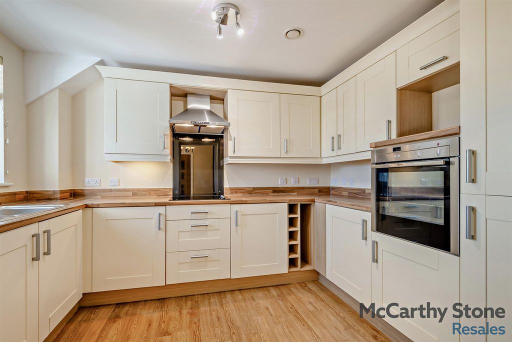 Property photo 2 of 21 Kitchen