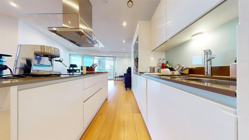 Property photo 3 of 8 Picture No. 11