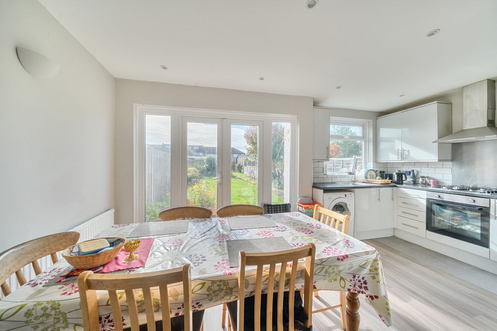 Property photo 3 of 20 1357384-14-68d29F...