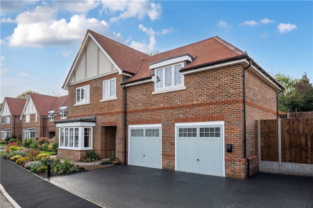 Property photo 2 of 24 Show Home