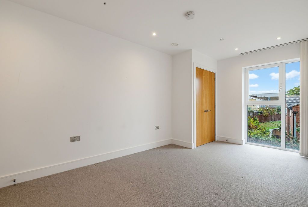 Property photo 3 of 6