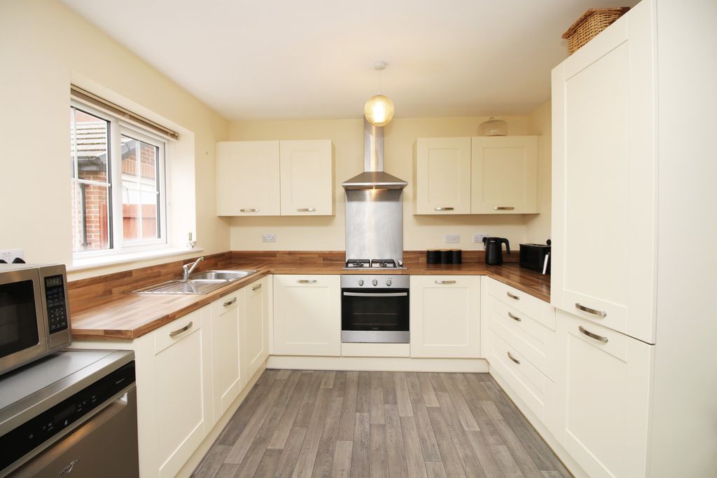 Property photo 2 of 23