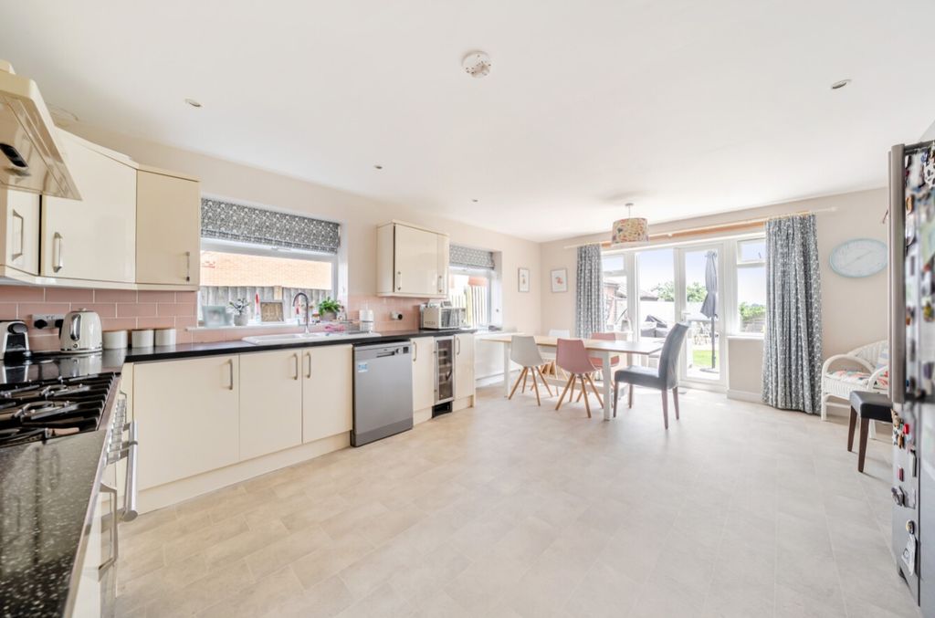 Property photo 3 of 24 1483019-8-6A3E7A29Df371