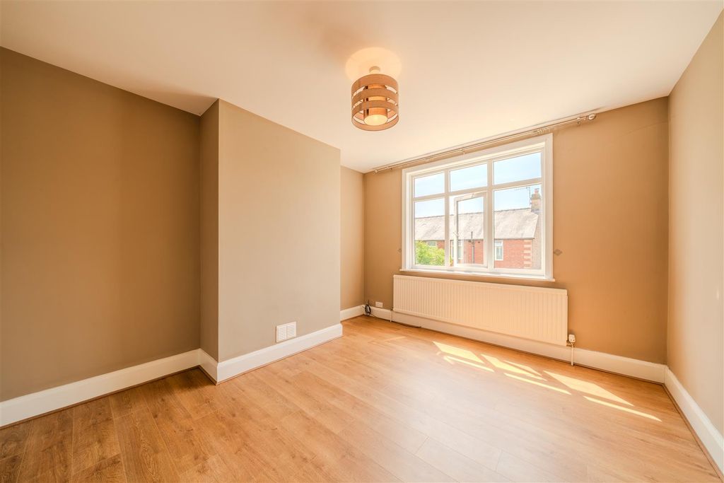 Property photo 2 of 63 62 New Street-173.Jpg