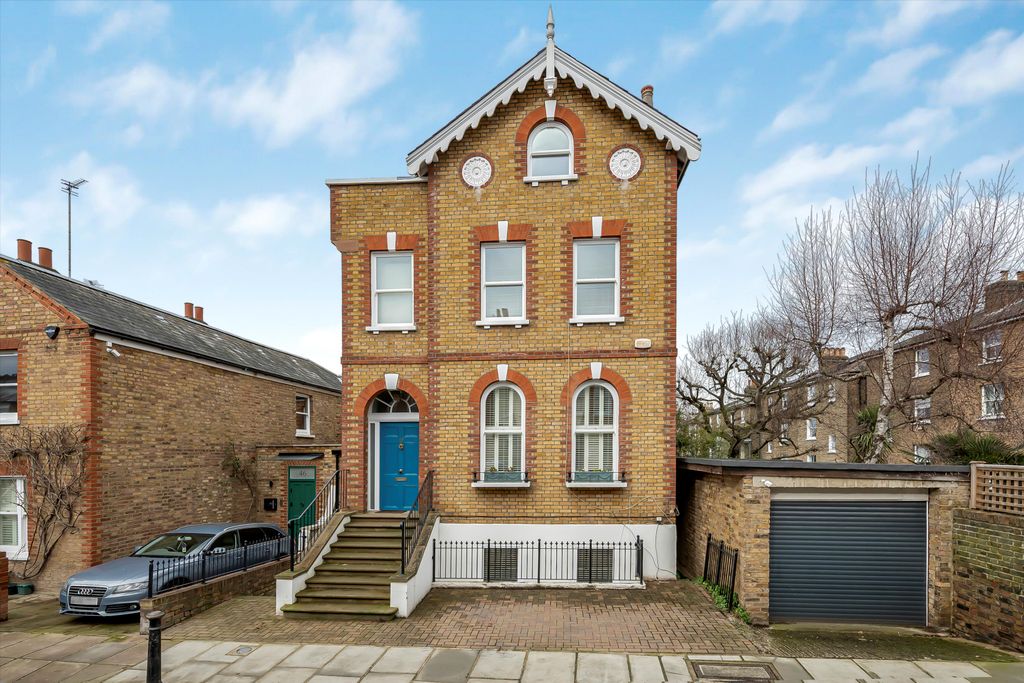 Property photo 1 of 18 Image