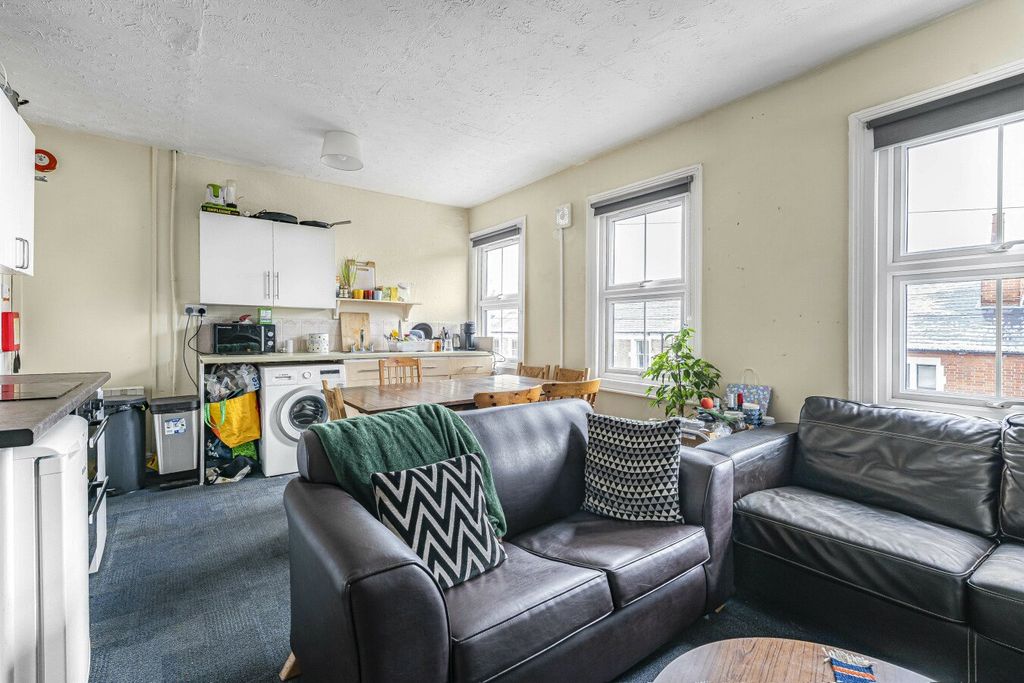 Property photo 2 of 8 Picture No. 23