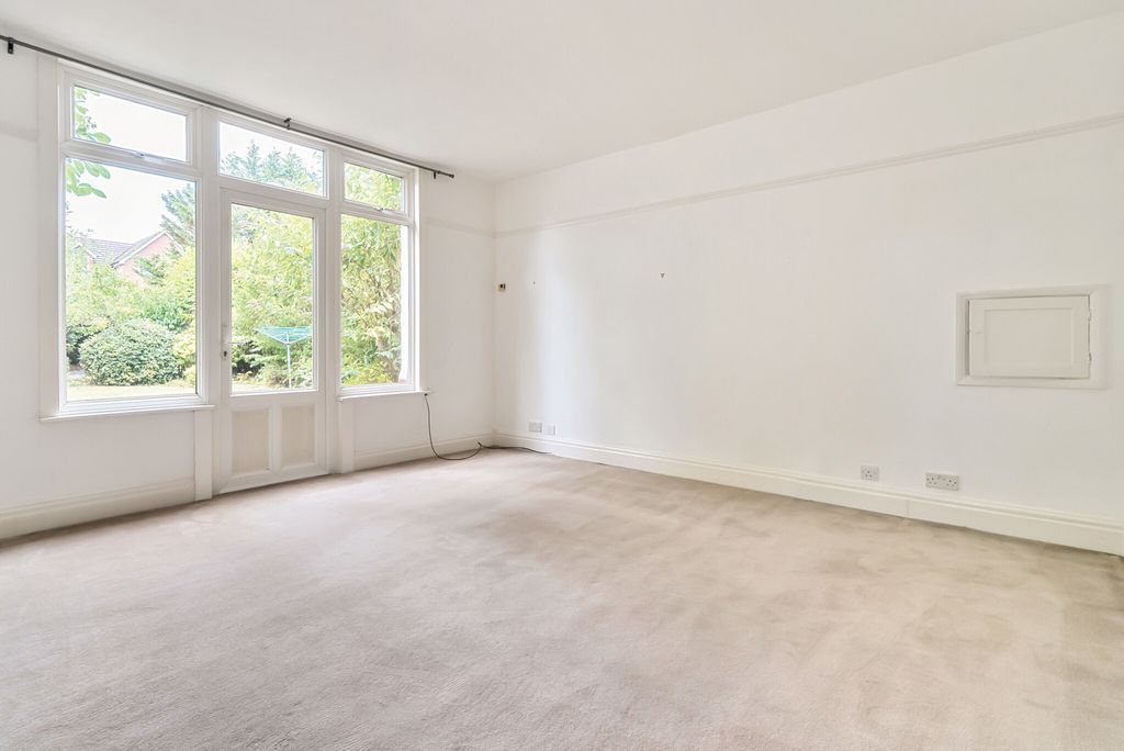 Property photo 3 of 24 1333985-19-689200...