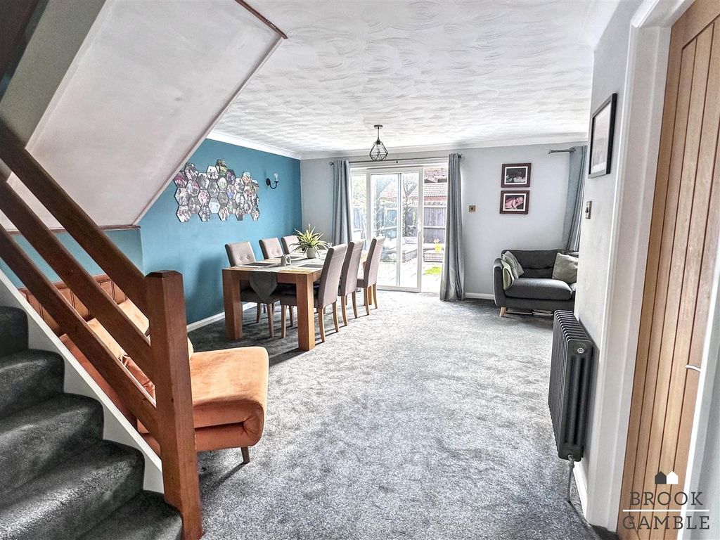 Property photo 3 of 19 01323 438506