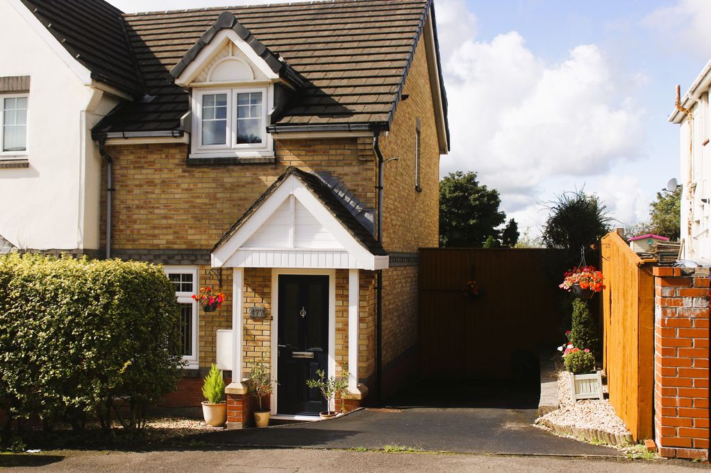 Property photo 1 of 11