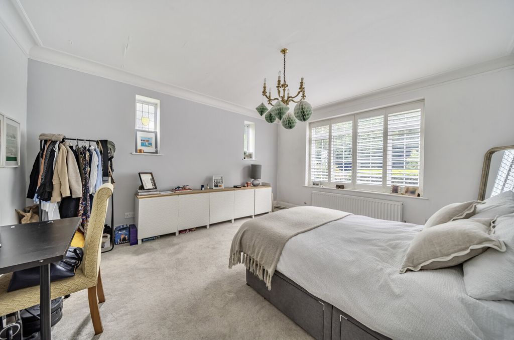 Property photo 3 of 21 1304704-8-6842E76...
