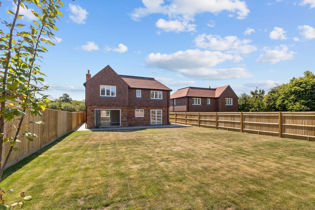 Property photo 1 of 18 External