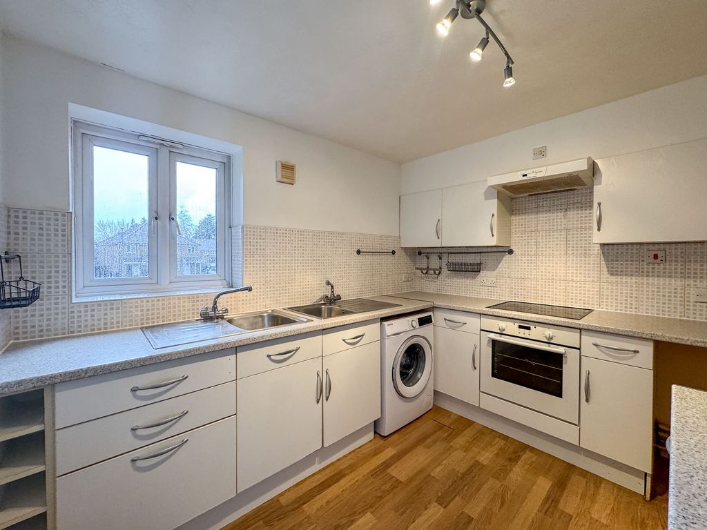 Property photo 2 of 9 Kitchen