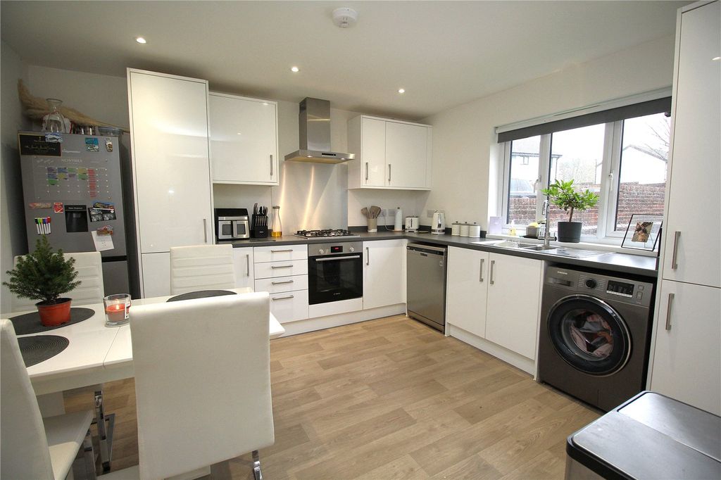 Property photo 2 of 10 Picture No. 12