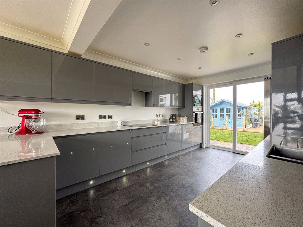Property photo 2 of 29 Kitchen