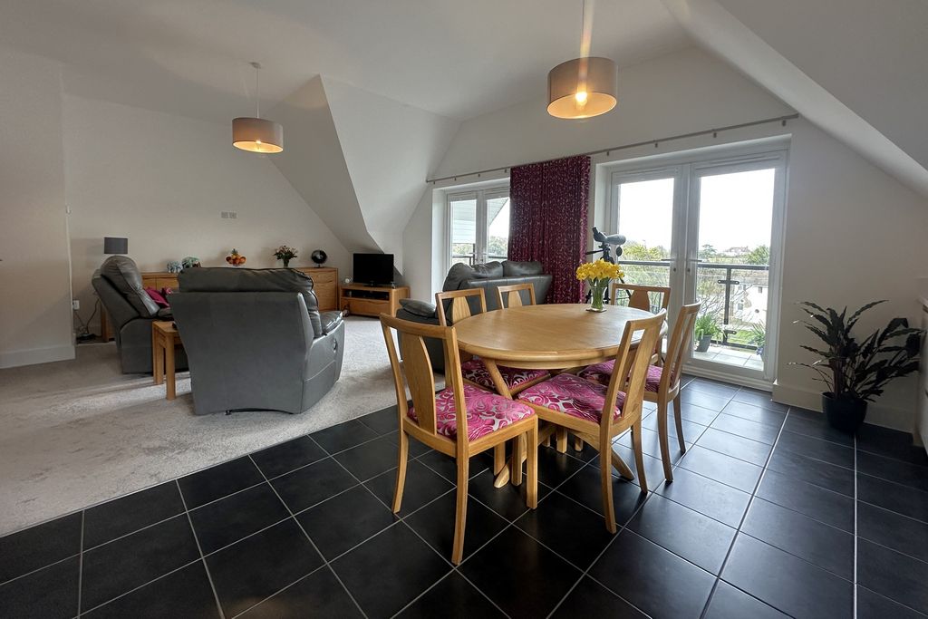 Additional image 4 of 3 bed flat for saleHawksdown Road, Walmer CT14