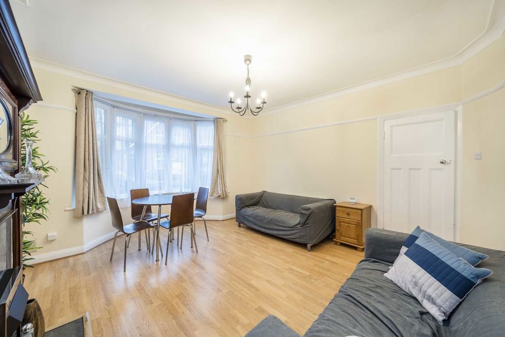 Property photo 2 of 7