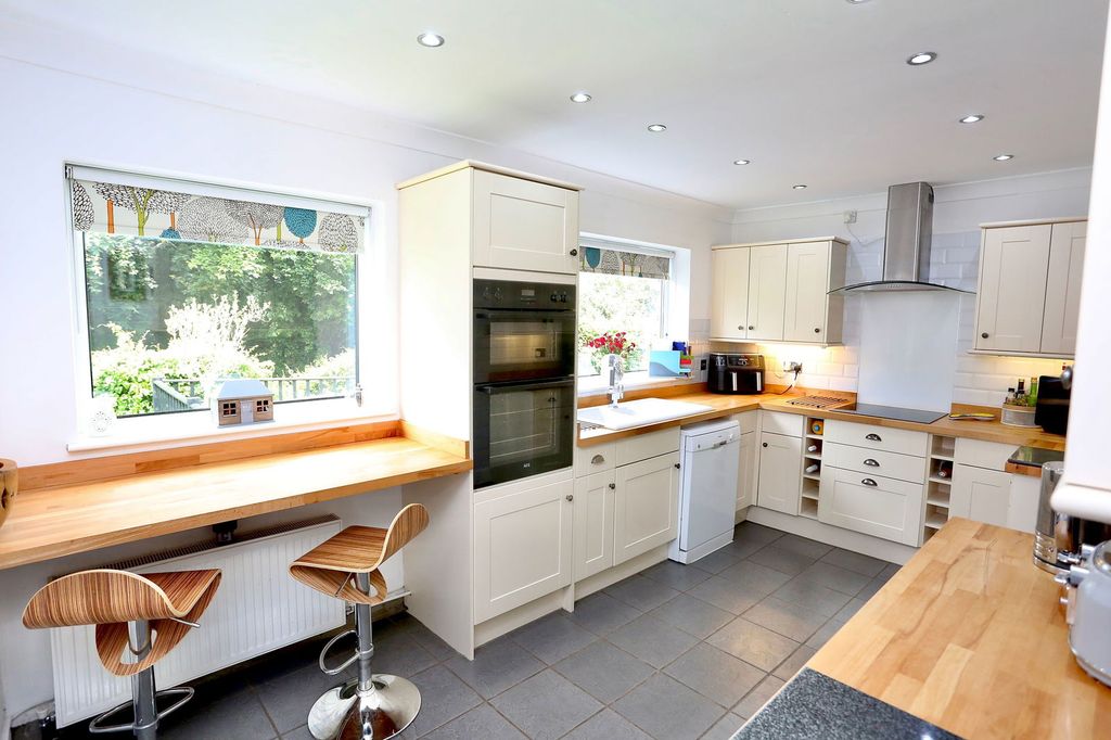 Property photo 3 of 40