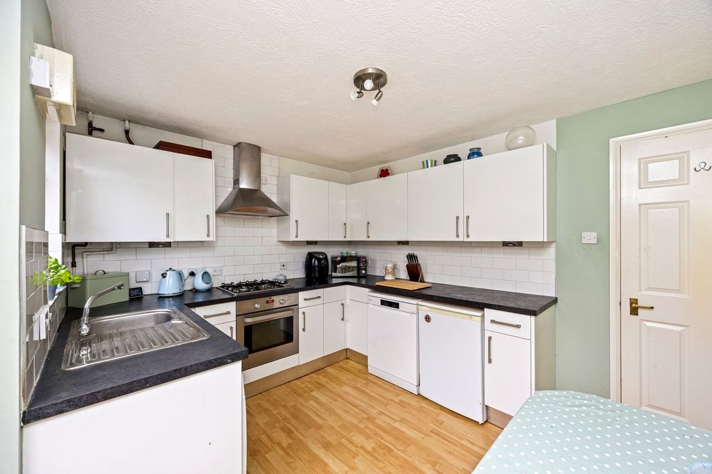 Property photo 2 of 19