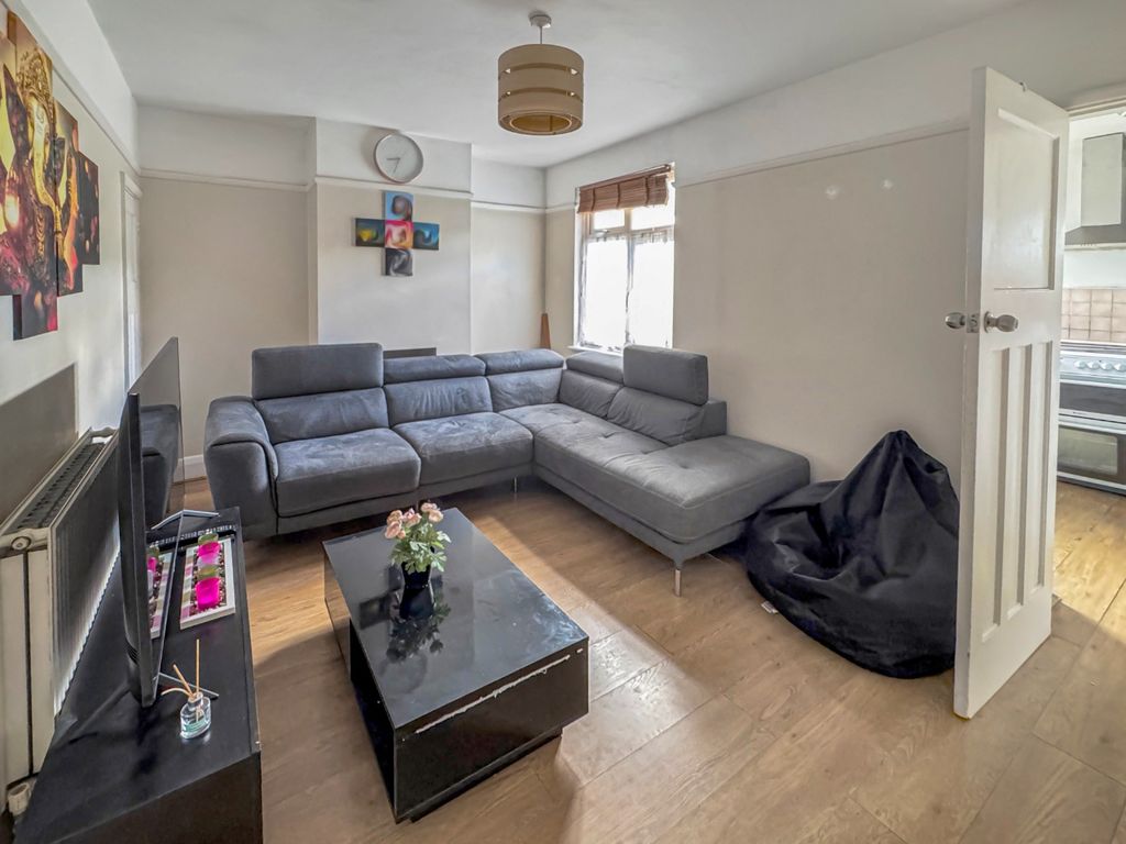 Property photo 2 of 12 4915073