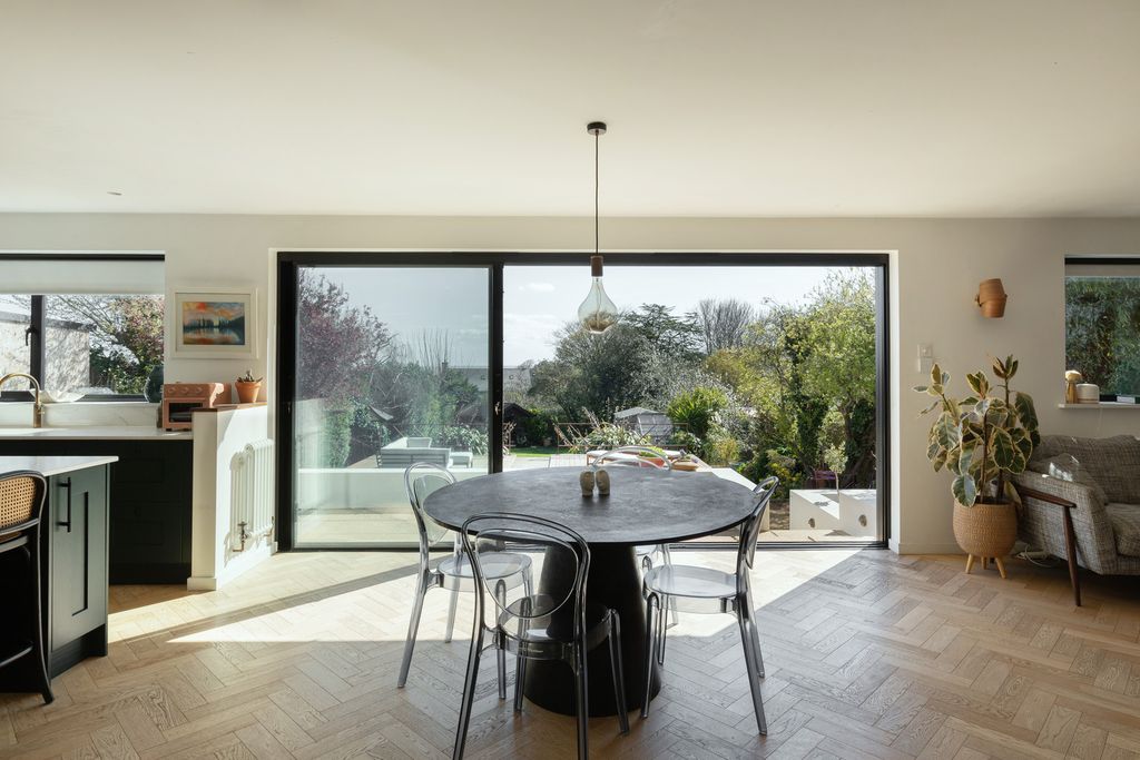 Property photo 2 of 30 335369 - Rf-Dumpton-Park-Drive-Ct10-005.Jpg