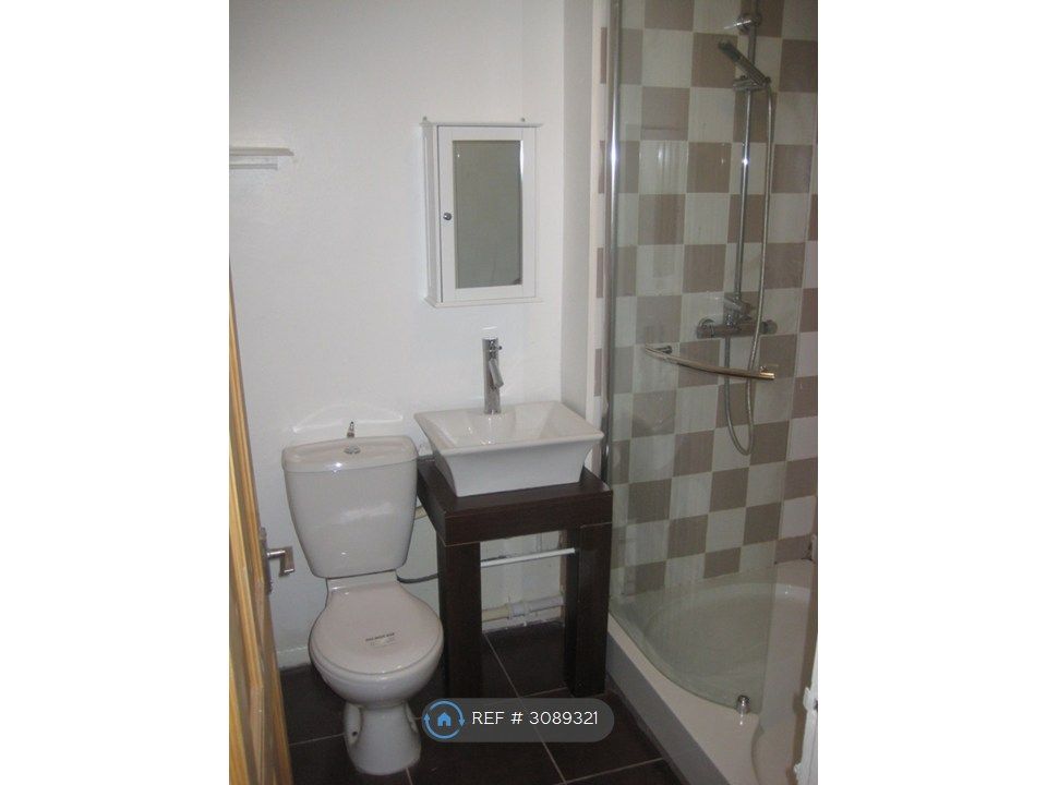 Property photo 3 of 6 Bathroom