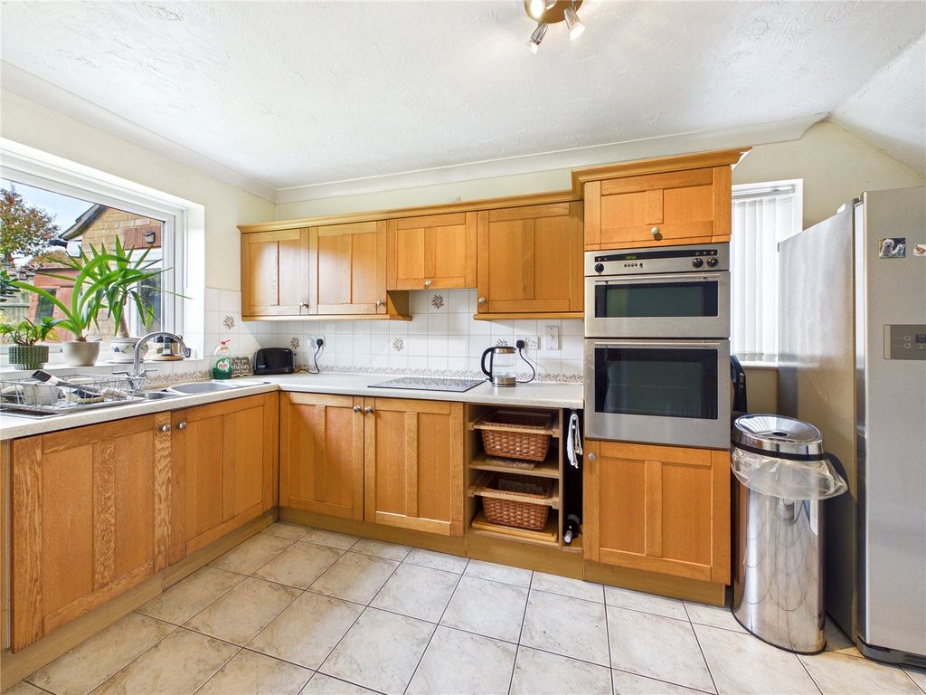 Property photo 2 of 20 Kitchen