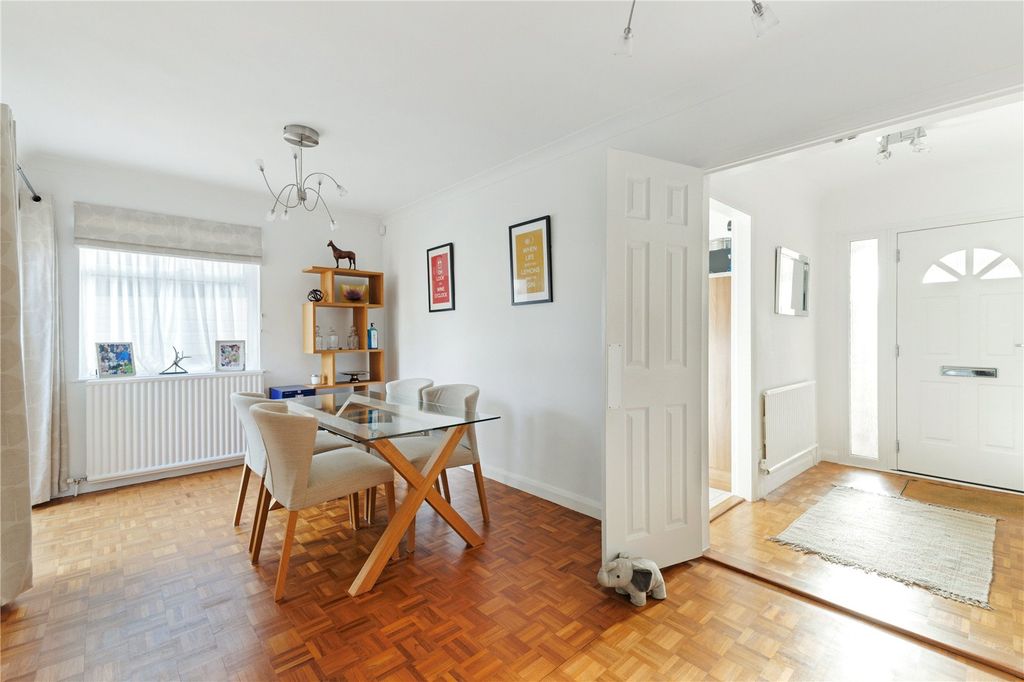 Property photo 3 of 11 Dining Room