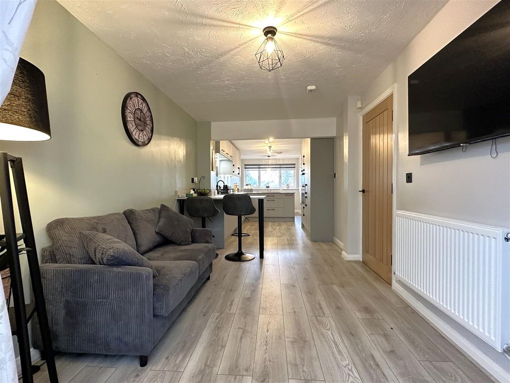 Property photo 2 of 30 Open-Plan Living/Dining Kitchen 391