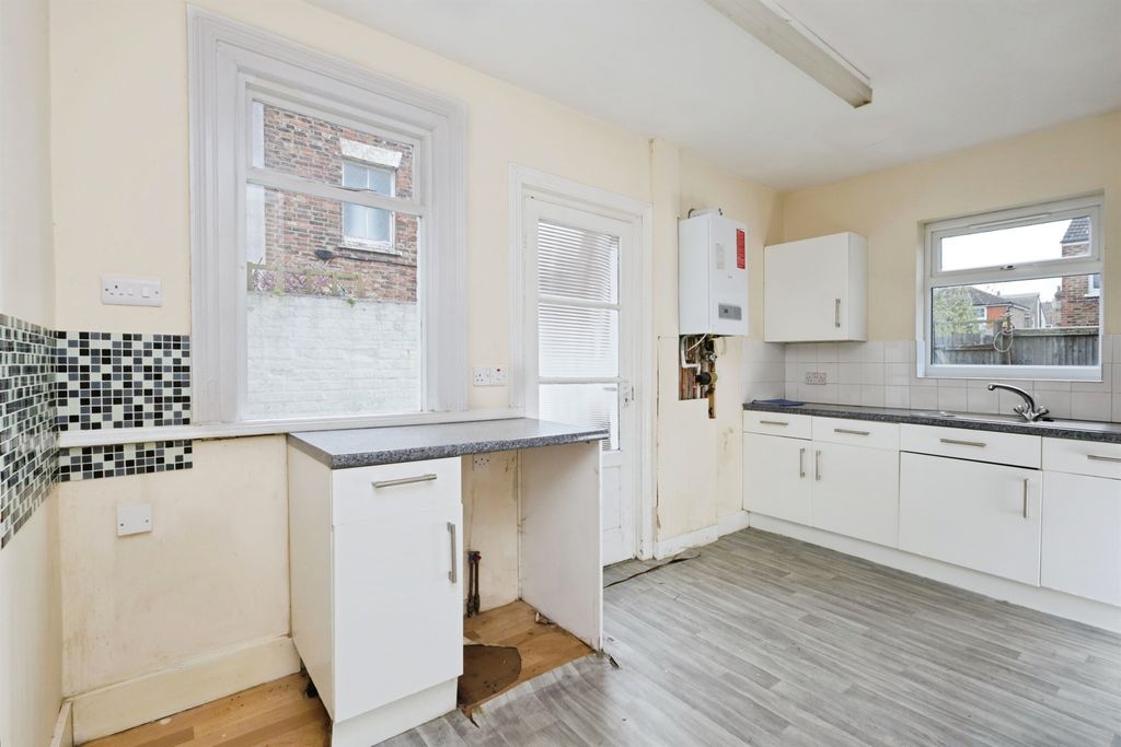 Property photo 3 of 14