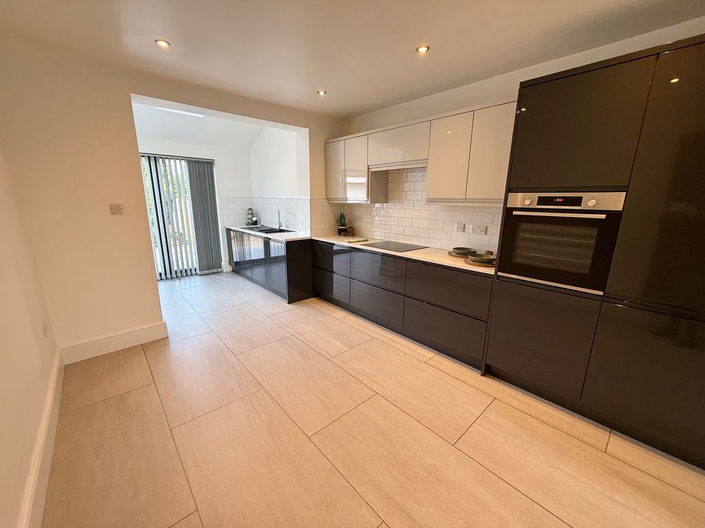 Property photo 3 of 16 Kitchen