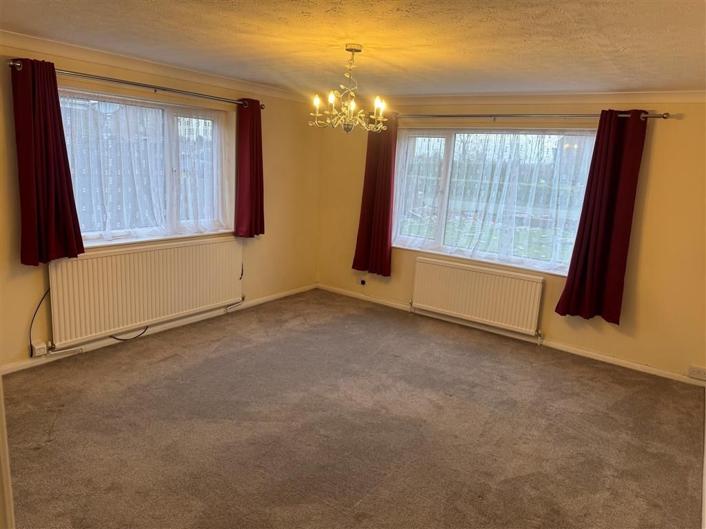 Property photo 3 of 10 Living Room