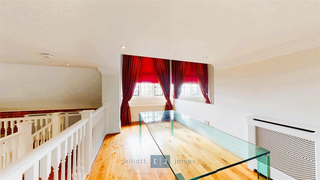 Property photo 3 of 24