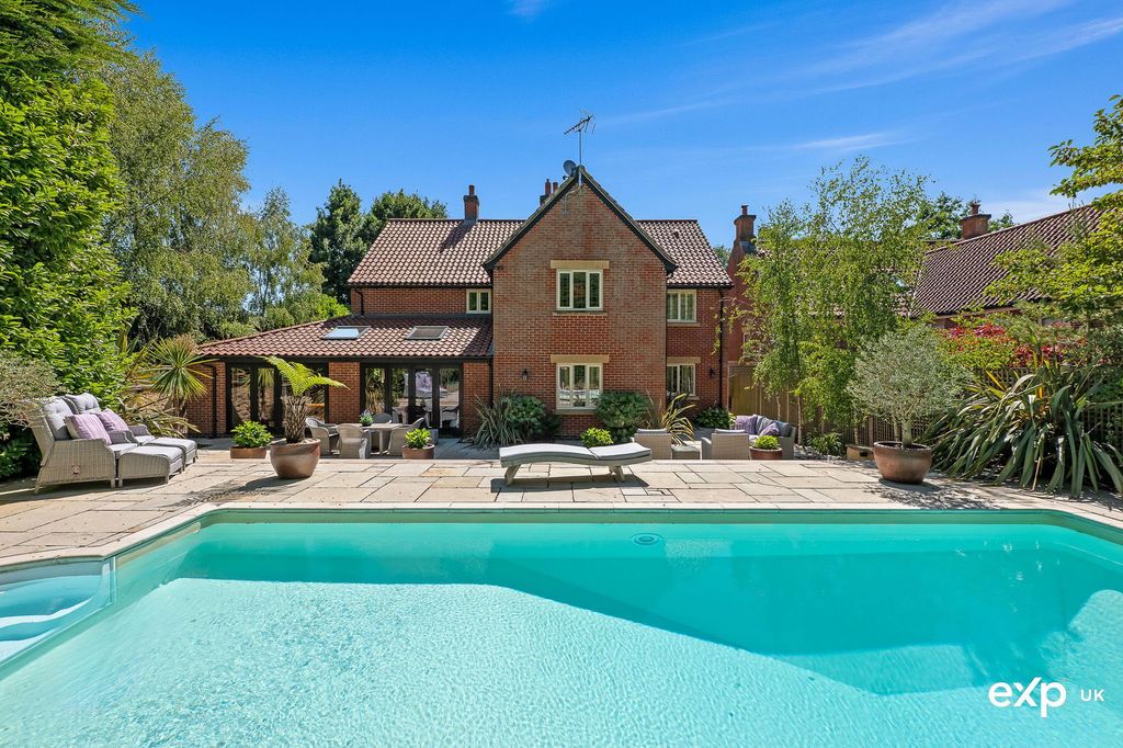 Property photo 3 of 44