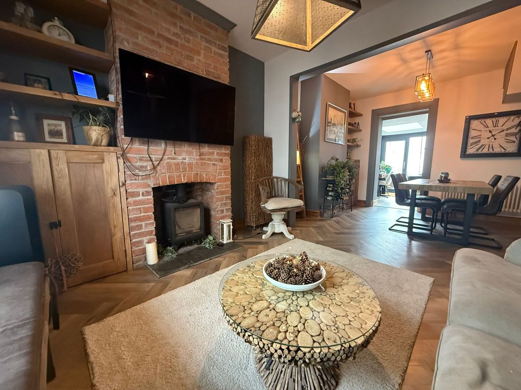 Property photo 2 of 11 Lounge