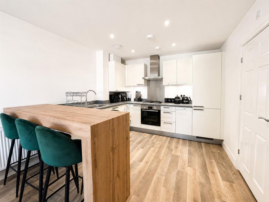Property photo 2 of 16 Kitchen