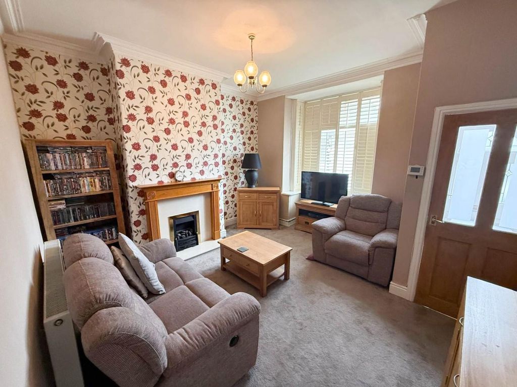 Property photo 2 of 21 Lounge