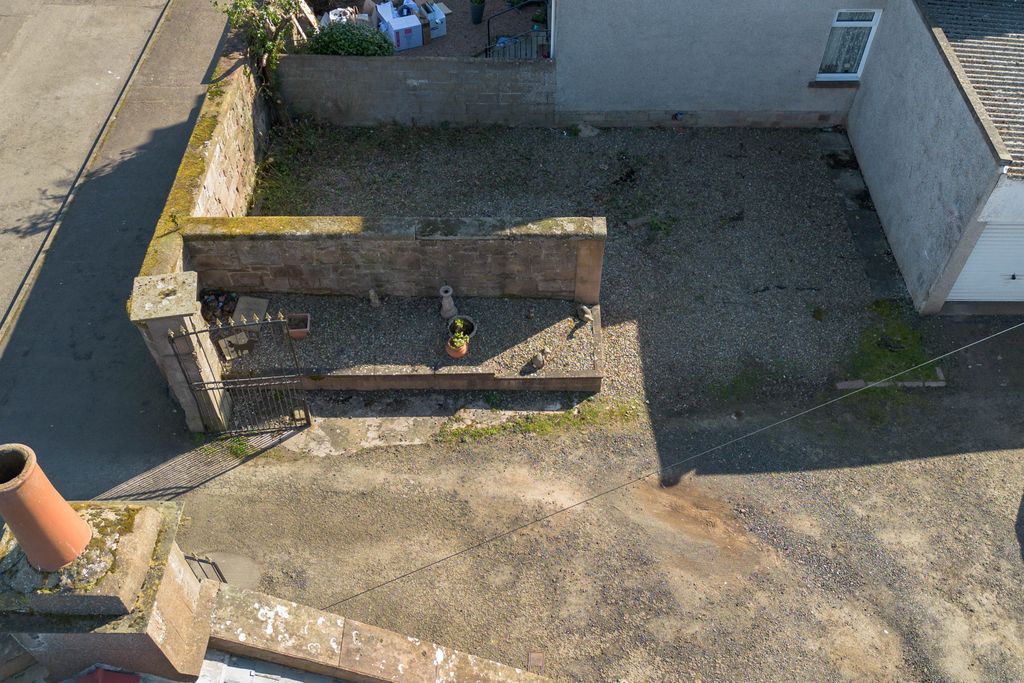 Property photo 2 of 37 Aerial Drive &amp; Garden