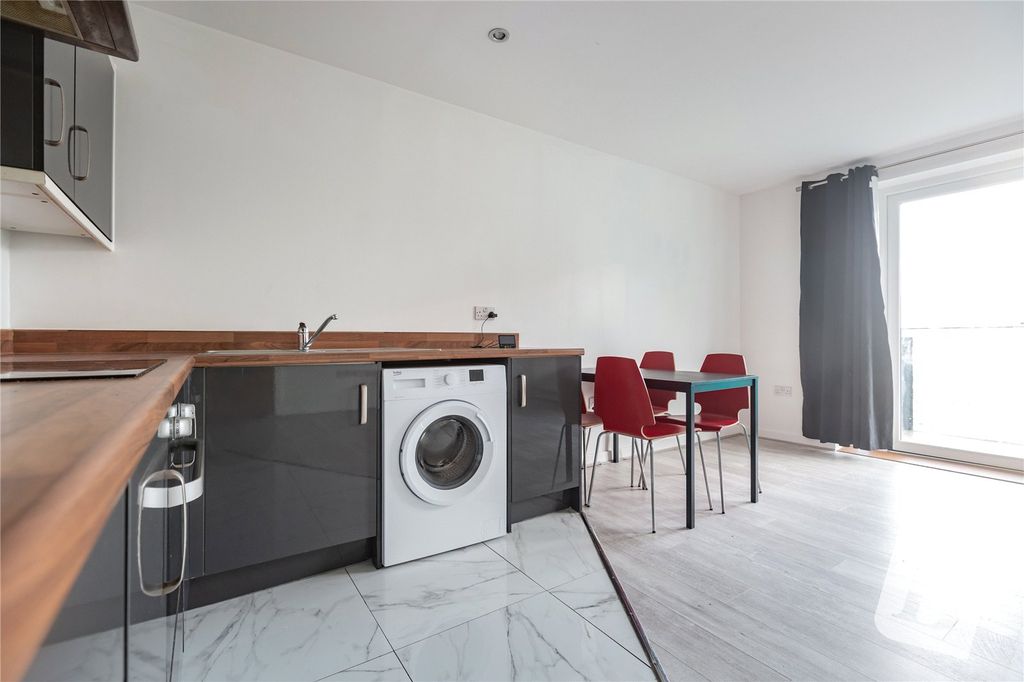 Property photo 3 of 17 Kitchen / Dining