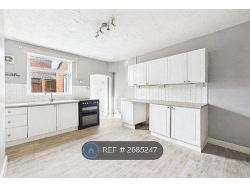 Property photo 3 of 11 Kitchen Dining Room