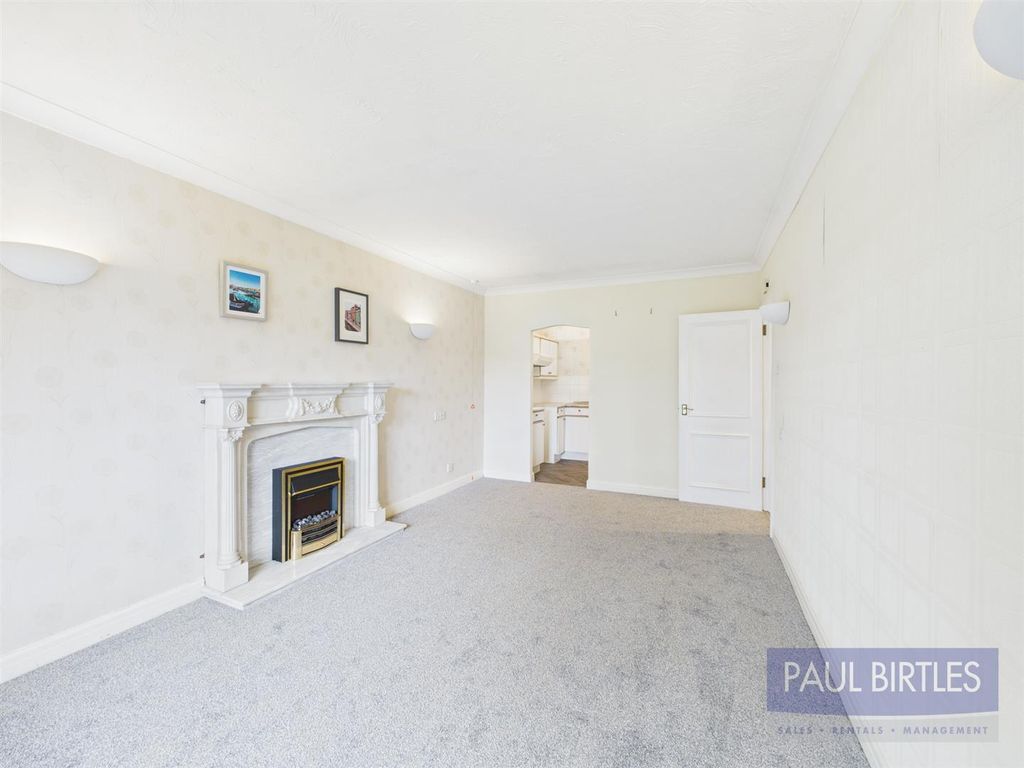 Property photo 3 of 15 Cam01301G0-Pr0752-Still006.Jpg