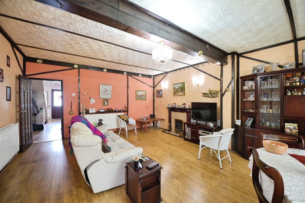 Property photo 3 of 27 Pbox-Img.Jpg