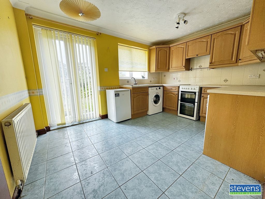 Property photo 2 of 9 Image00006