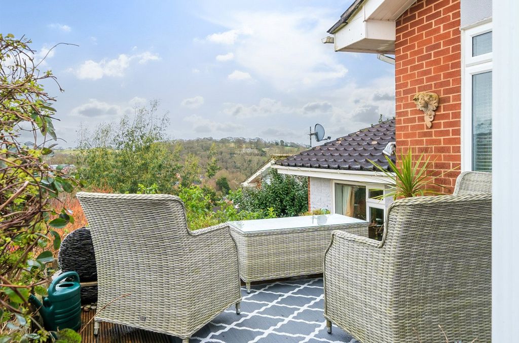 Property photo 2 of 14 Views