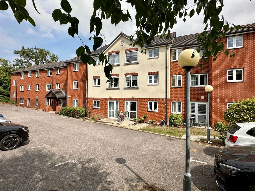 Property photo 1 of 12