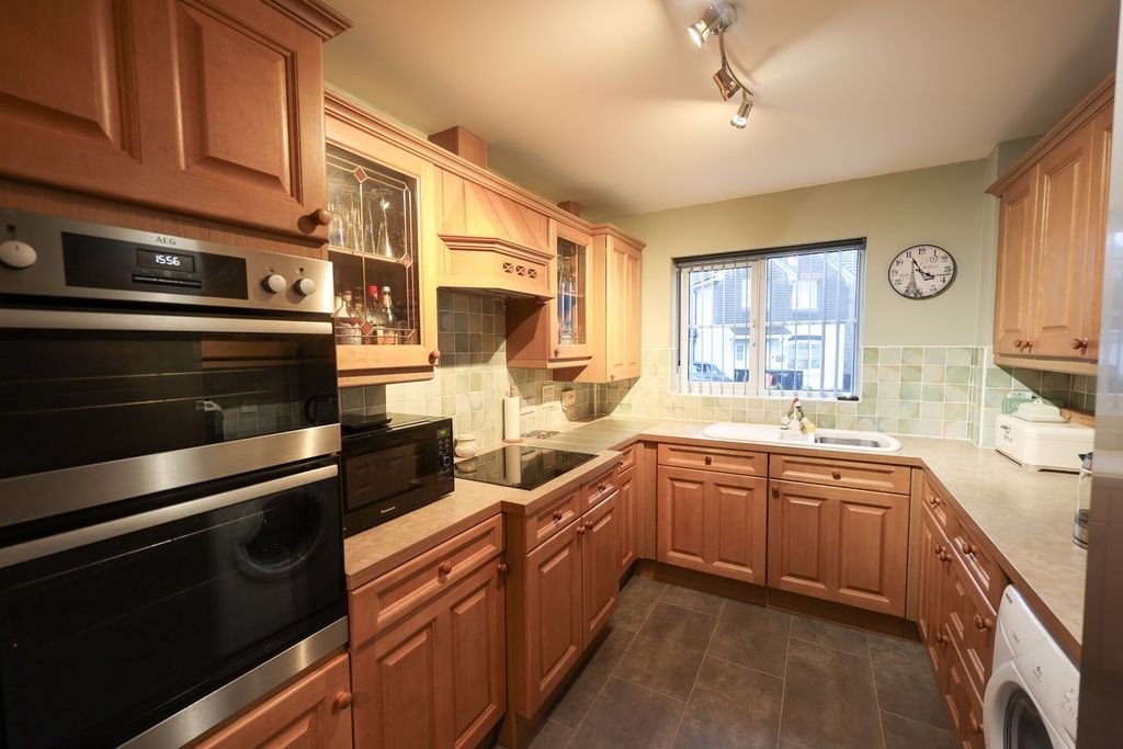 Property photo 3 of 21