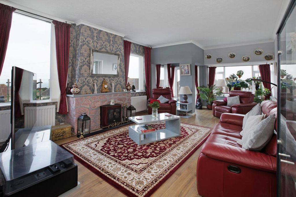 Property photo 2 of 22