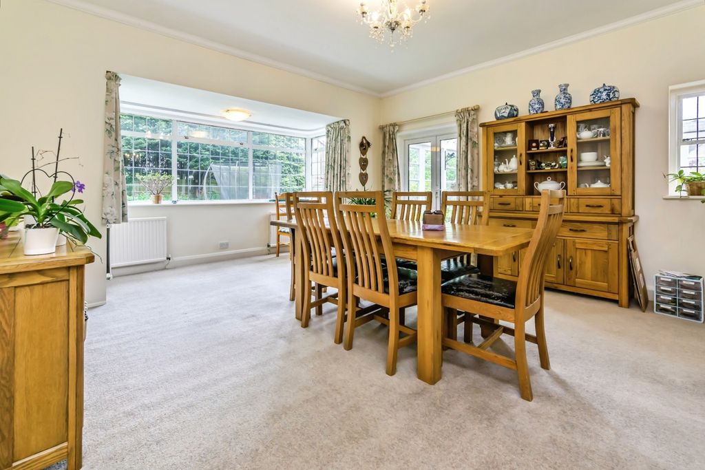 Property photo 3 of 16 Dining Area